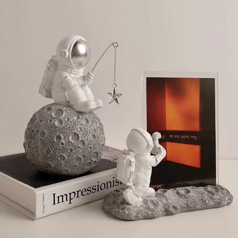 Astronaut Resin Figurine (4)