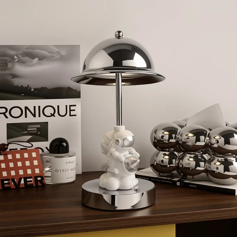 Astronaut Resin Table Lamp (4)