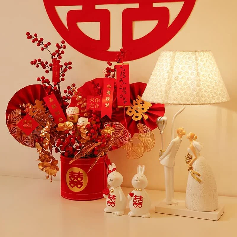 Bride & Groom Resin Table Lamp (1)