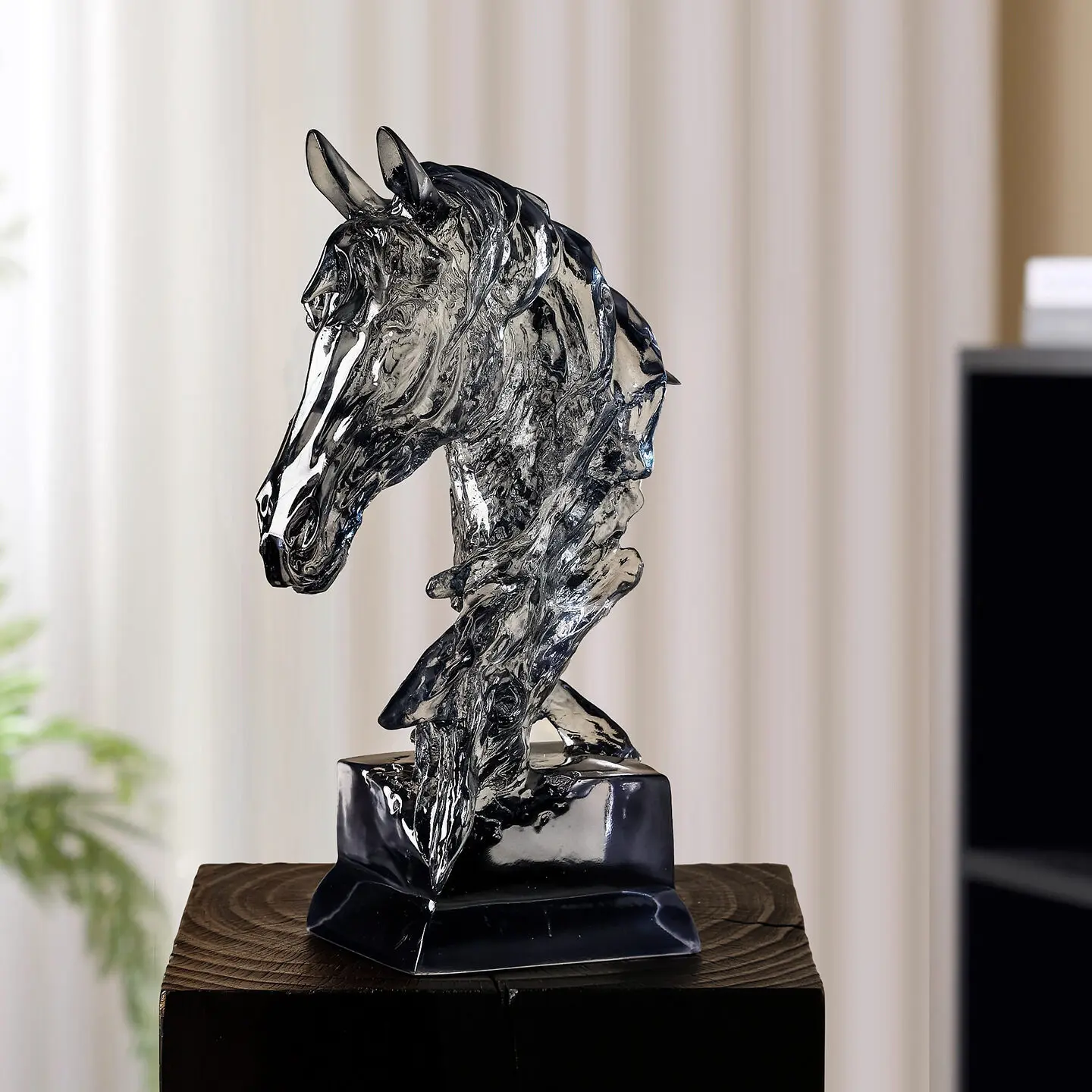 Elegant Glass Horse Head Sculpture04
