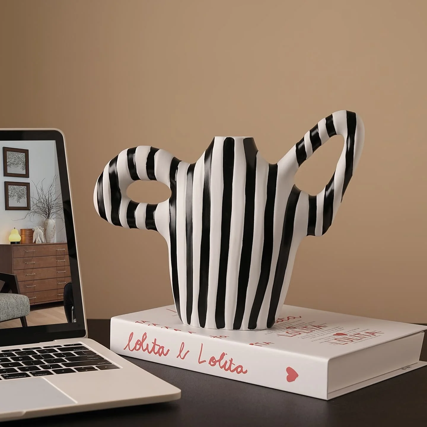 Monochrome Duo Ceramic Vase Set – Black & White Striped Design (3)