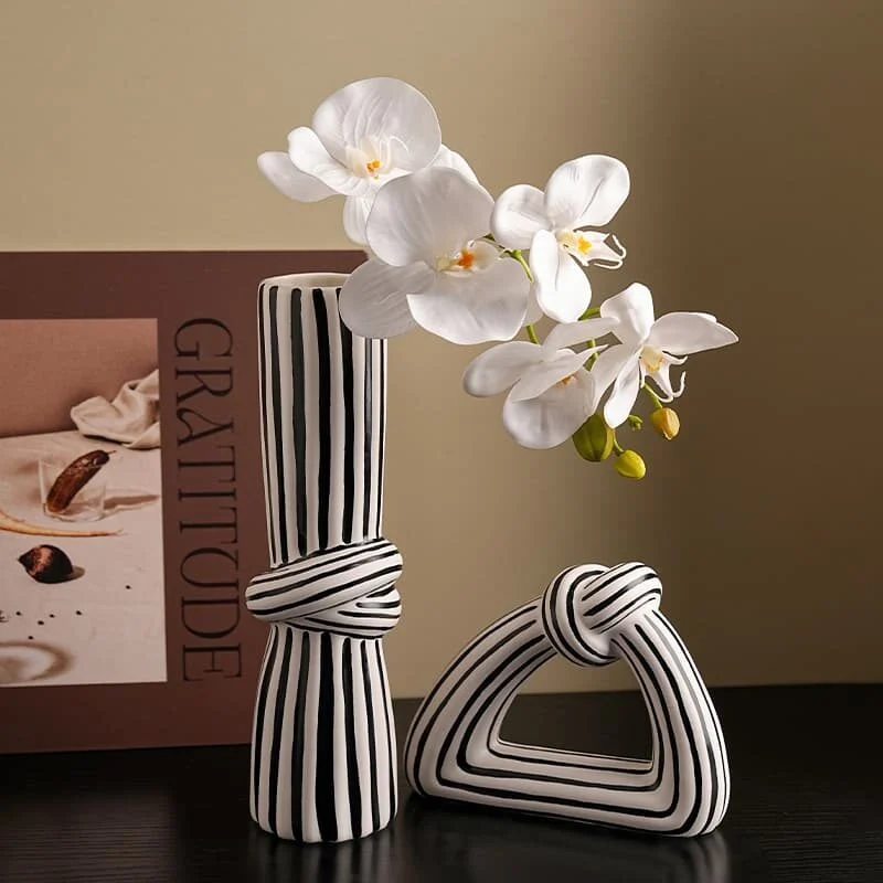 Monochrome Knot Form Ceramic Vase (2)