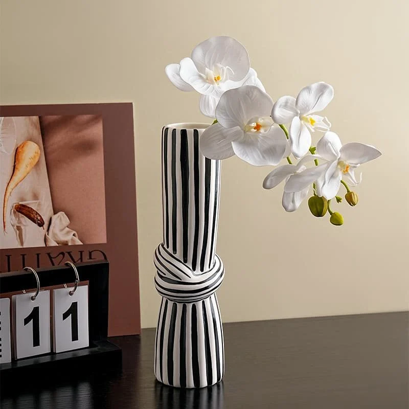 Monochrome Knot Form Ceramic Vase (3)