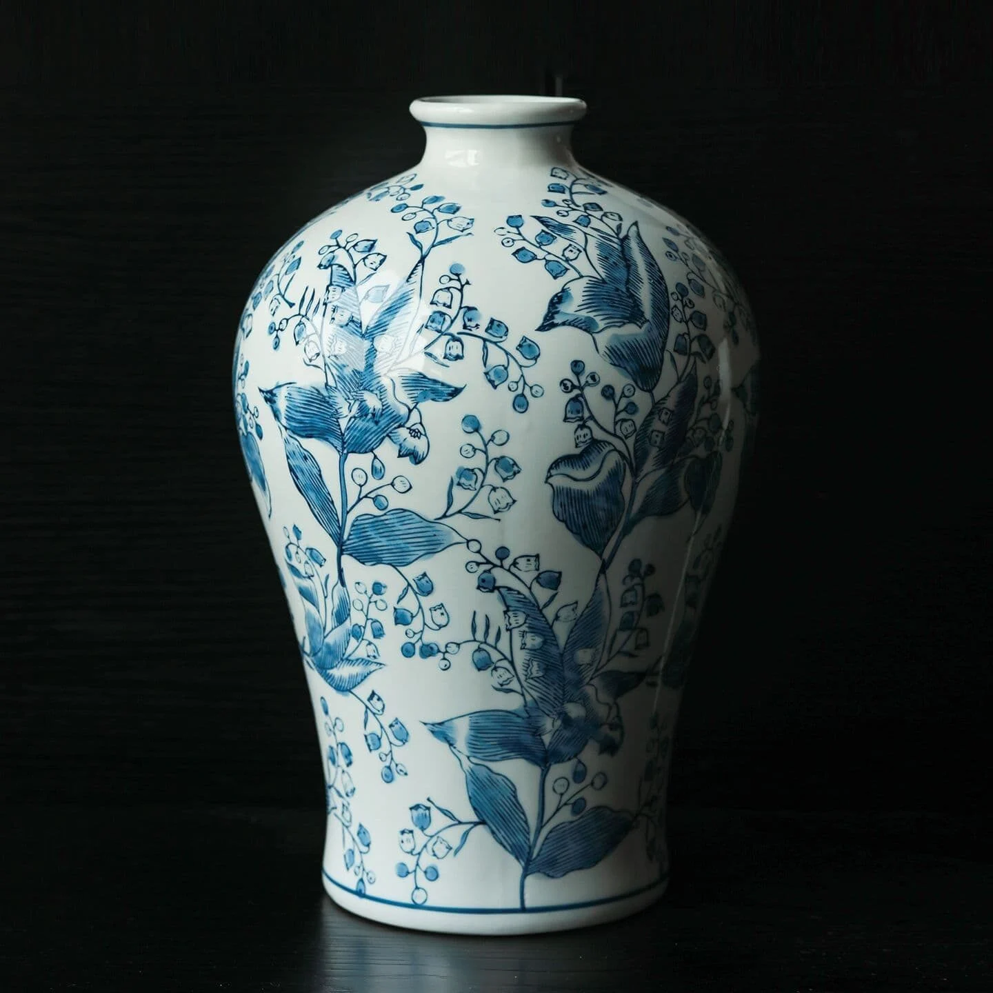 Oriental Lily Porcelain Vase – Classic Oriental Décor (1)