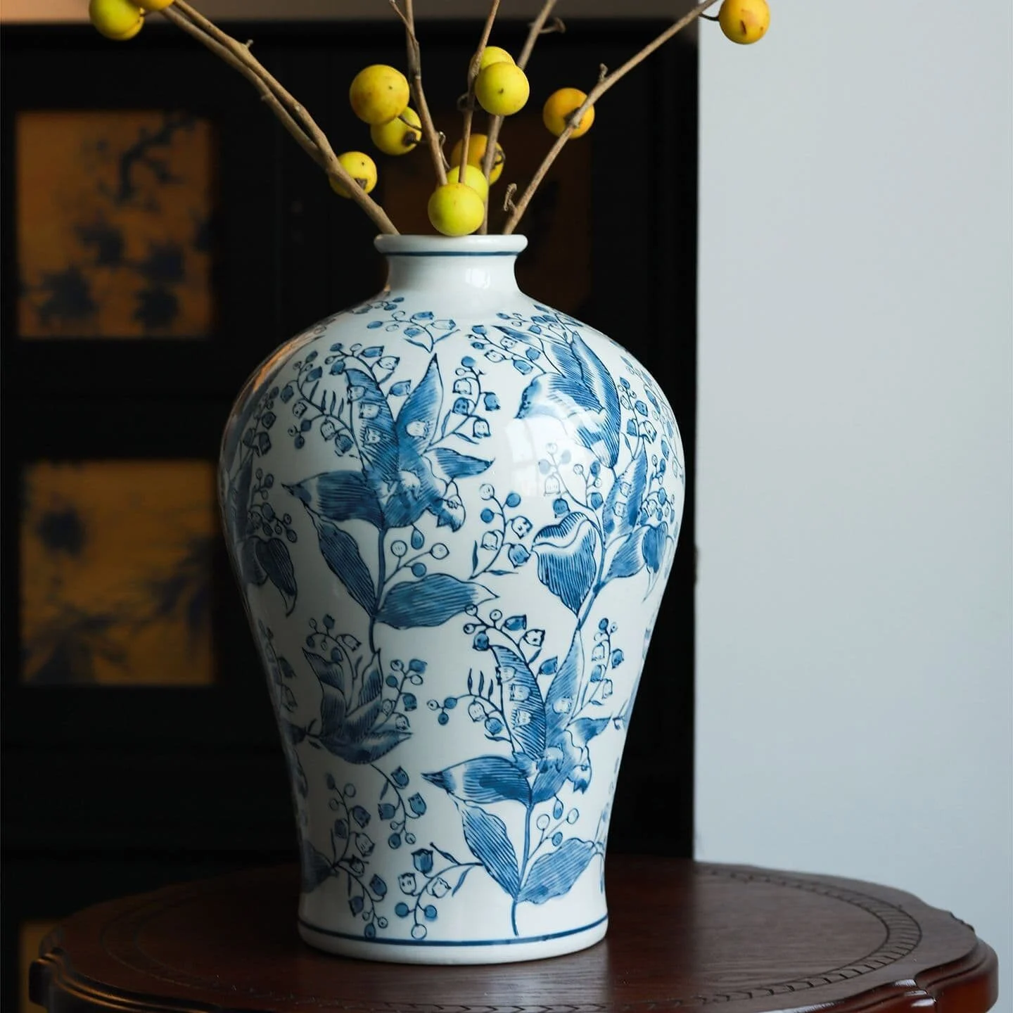 Oriental Lily Porcelain Vase – Classic Oriental Décor (2)