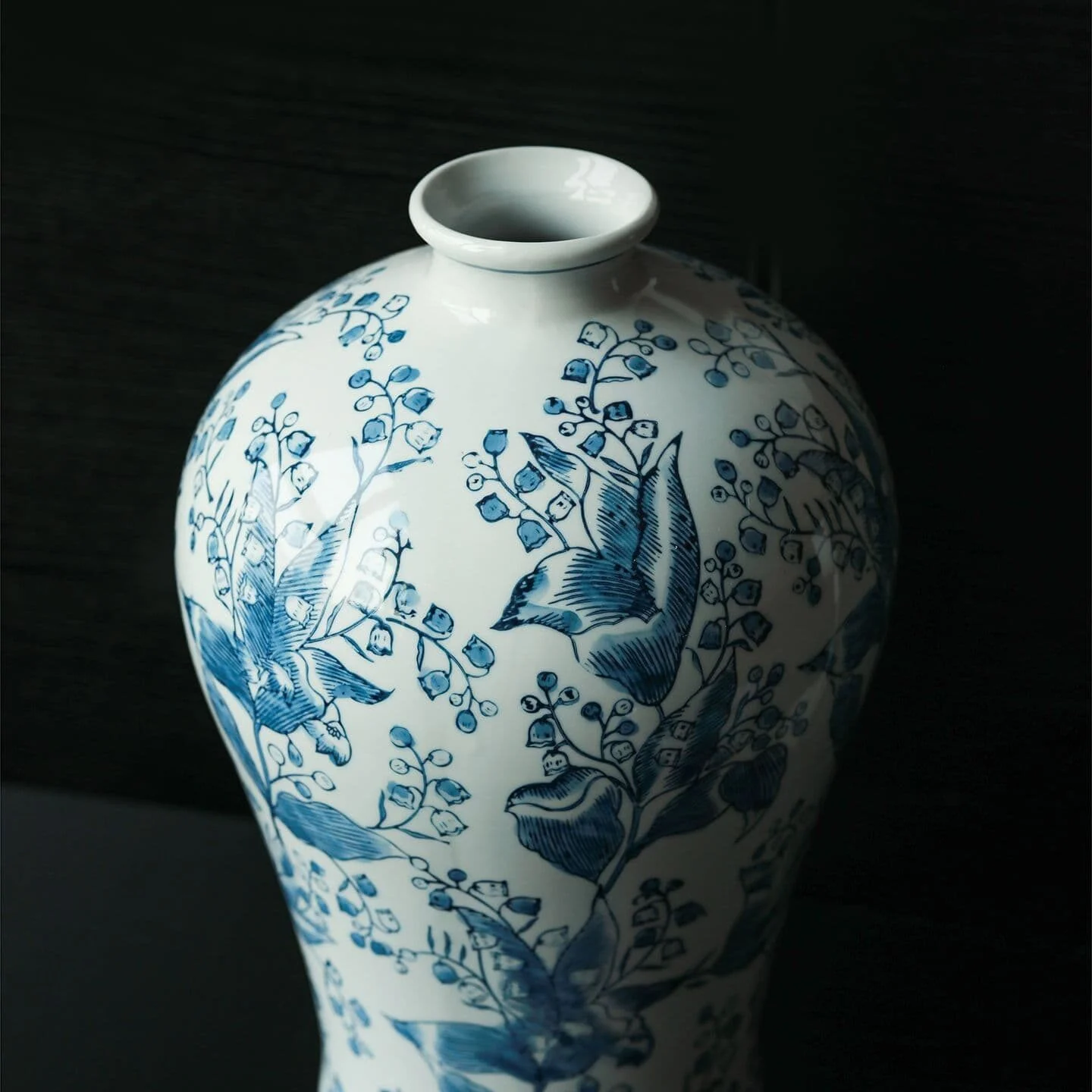 Oriental Lily Porcelain Vase – Classic Oriental Décor (3)