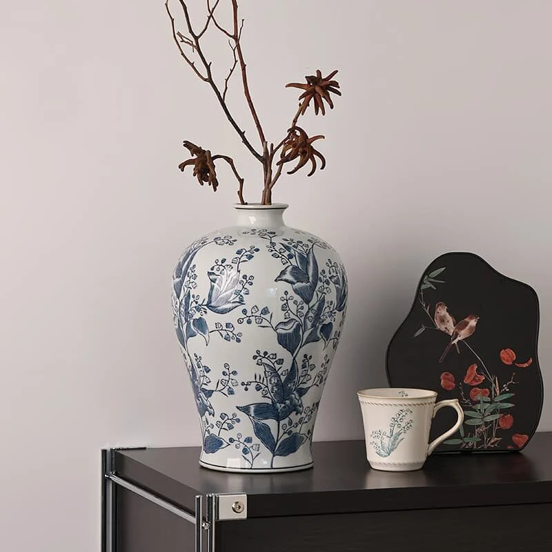 Vintage Blue & White Porcelain Vase – Classic Oriental Décor (1)