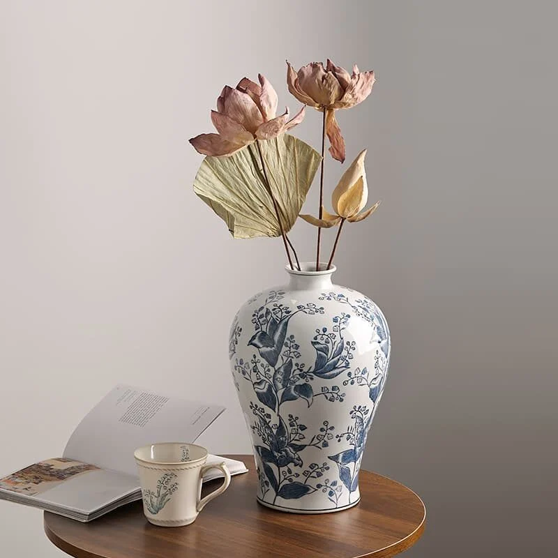 Vintage Blue & White Porcelain Vase – Classic Oriental Décor (4)