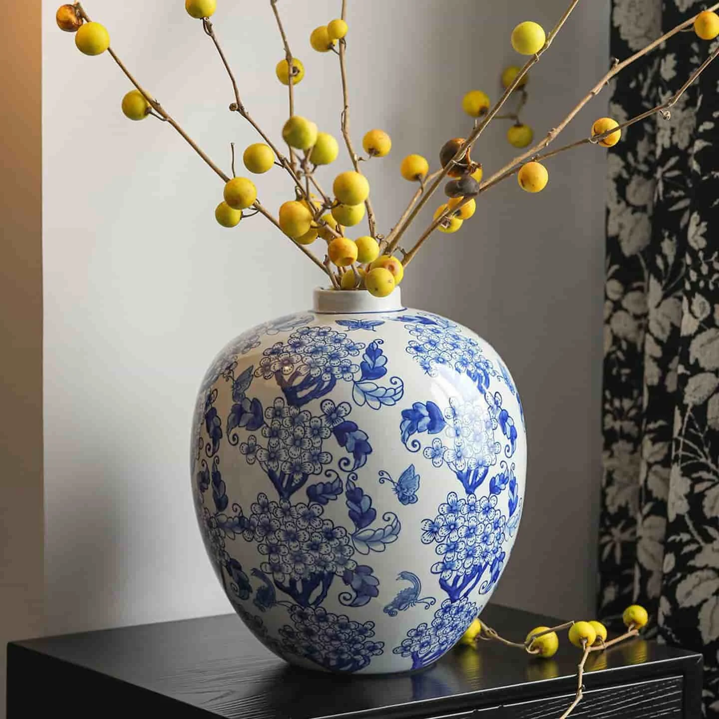 Vintage Blue & White Round Belly Flower Vase – Classic Oriental Décor (4)