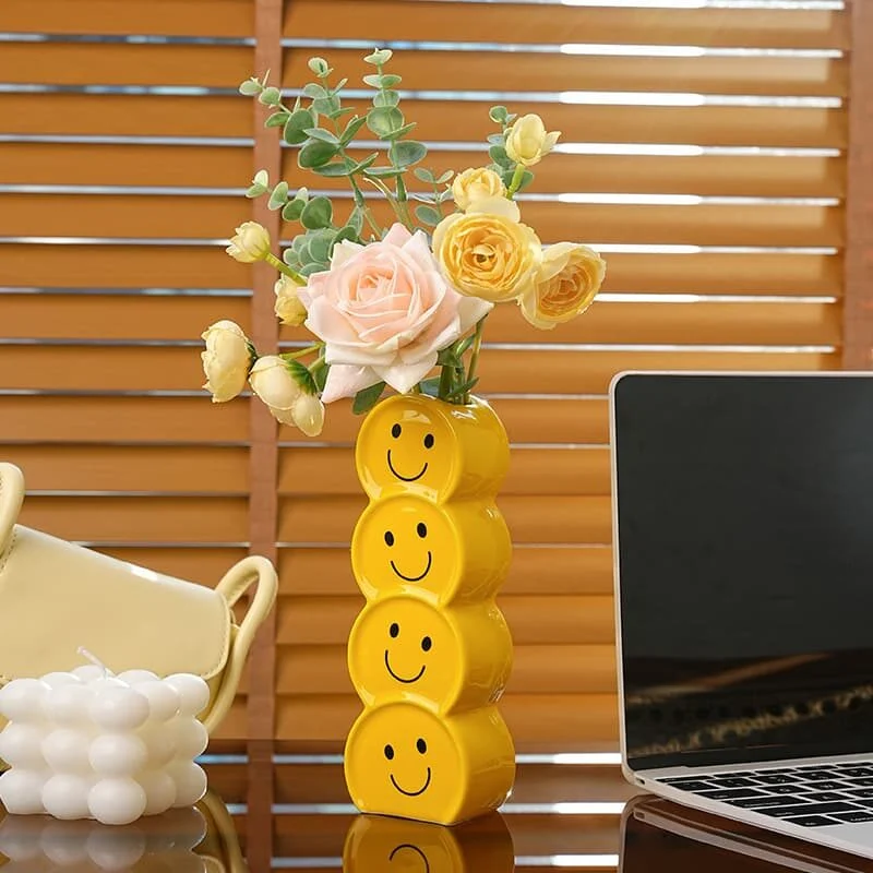 Smiley Chain Ceramic Vase
