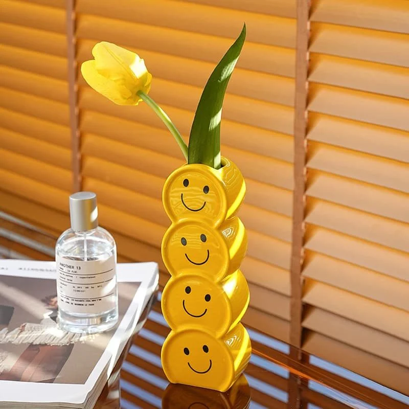 Smiley Chain Ceramic Vase